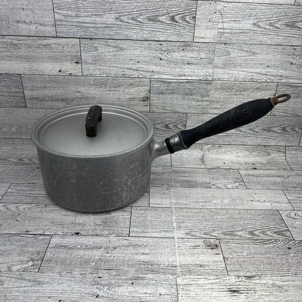 Vintage Wear-Ever Aluminum No. 701 1/2 Pot Sauce Pan Wooden Handle Lid 1.5 QT
